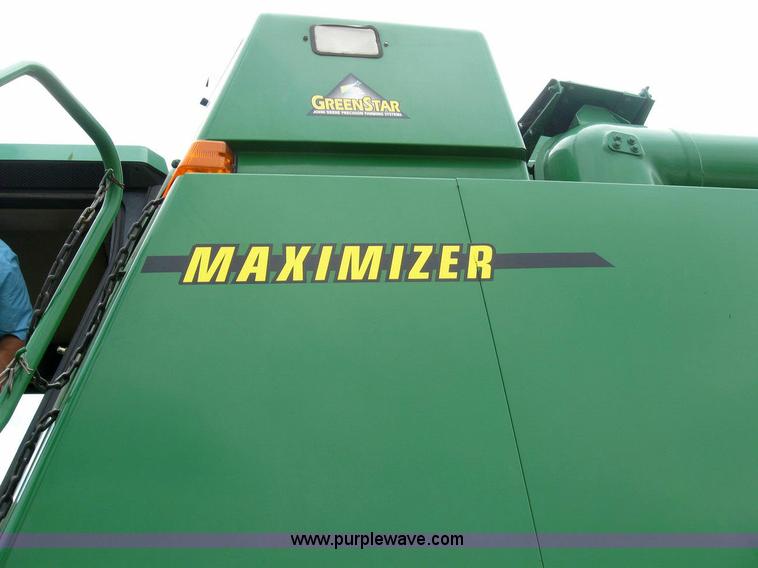 image for item 6875 1999 John Deere 9610 combine