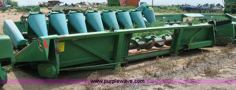 image for item 6878 John Deere 843 corn head