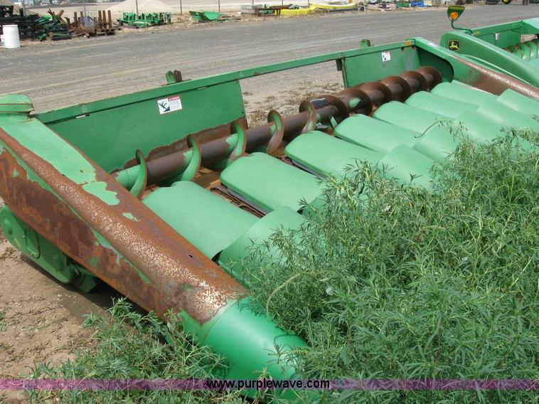 image for item 6878 John Deere 843 corn head