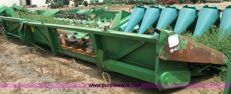 image for item 6878 John Deere 843 corn head