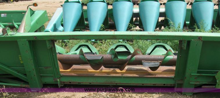 image for item 6878 John Deere 843 corn head