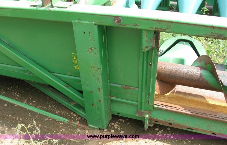 image for item 6878 John Deere 843 corn head