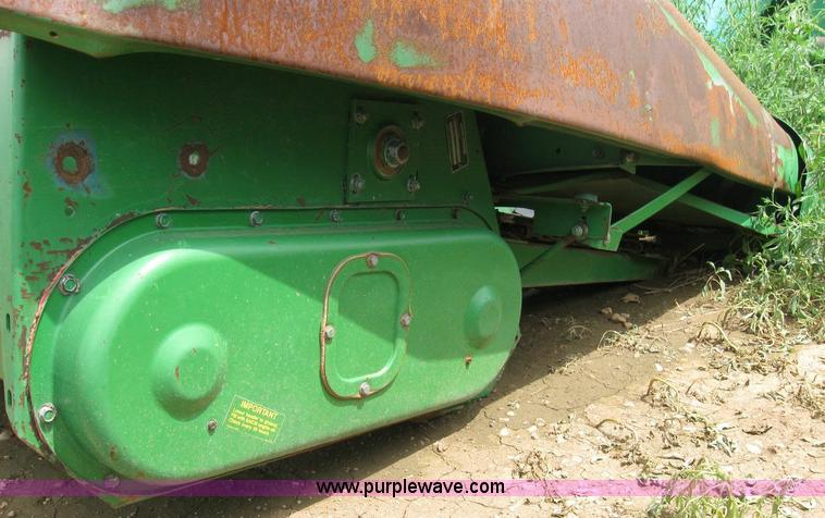 image for item 6878 John Deere 843 corn head