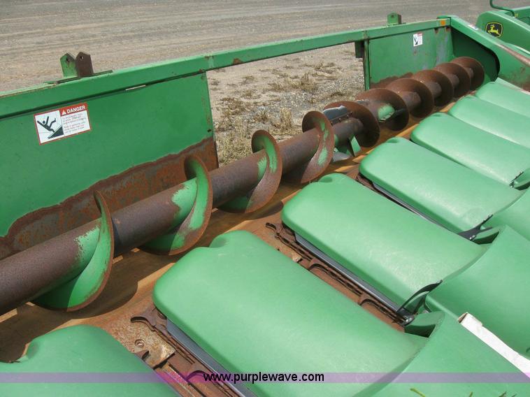 image for item 6878 John Deere 843 corn head