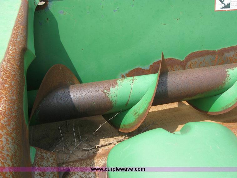 image for item 6878 John Deere 843 corn head