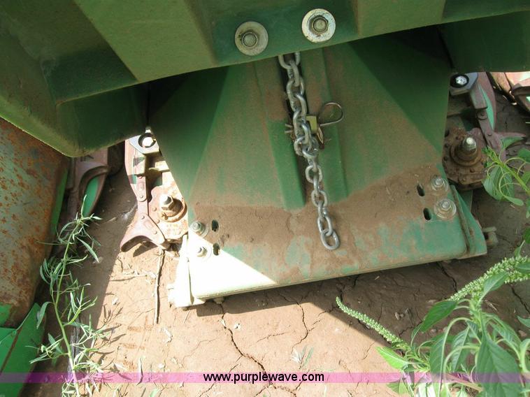 image for item 6878 John Deere 843 corn head