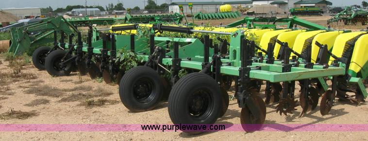 image for item 6881 Bigham Brothers S9570C strip till plow