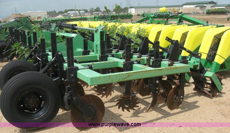 image for item 6881 Bigham Brothers S9570C strip till plow