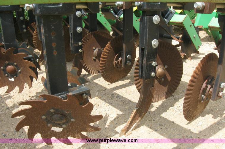 image for item 6881 Bigham Brothers S9570C strip till plow