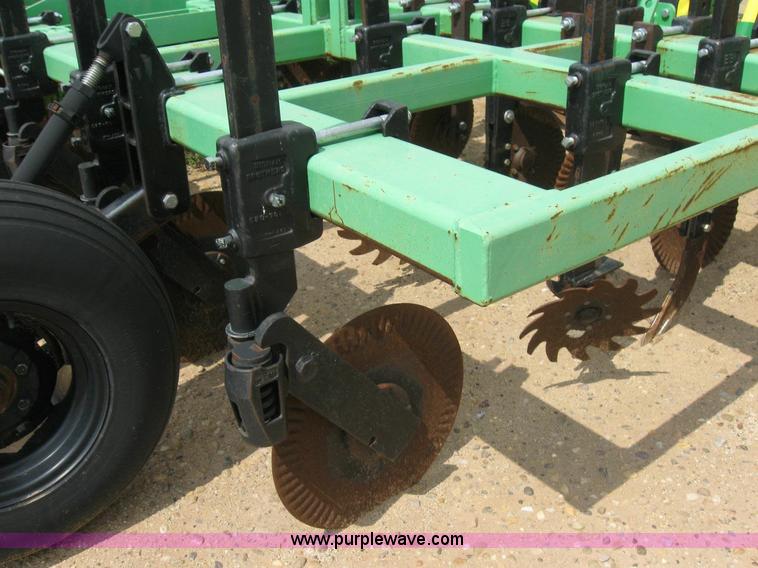 image for item 6881 Bigham Brothers S9570C strip till plow