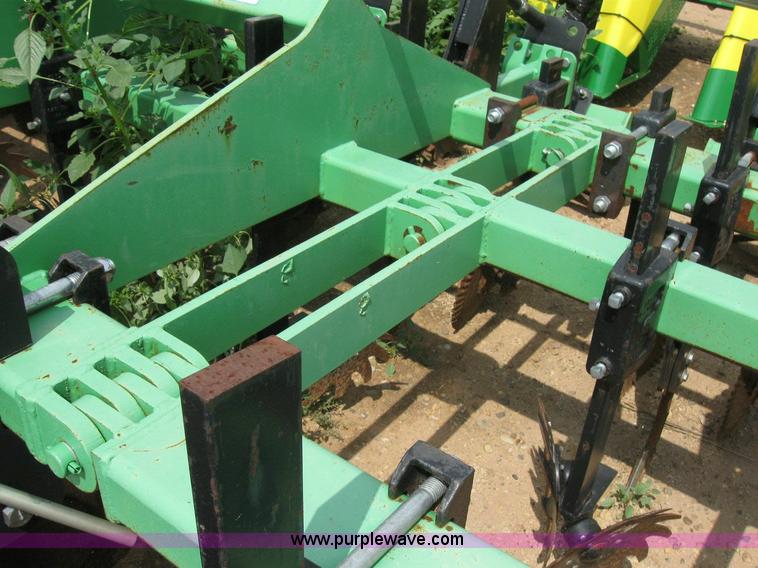 image for item 6881 Bigham Brothers S9570C strip till plow