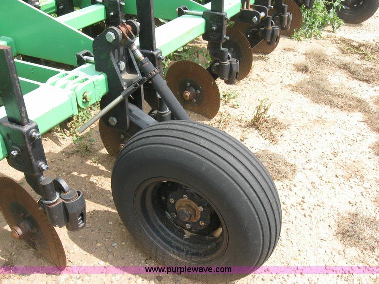 image for item 6881 Bigham Brothers S9570C strip till plow