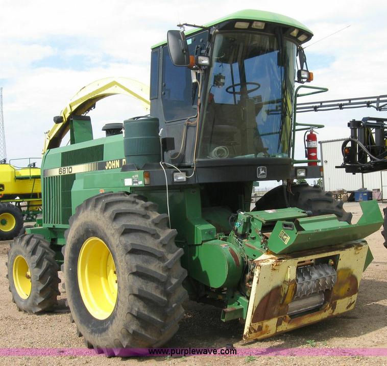 image for item 6883 1997 John Deere 6810 self-propelled forage harvester