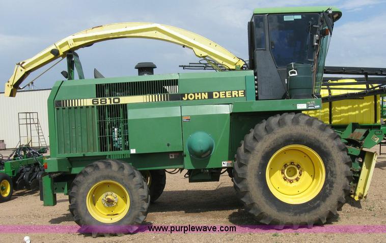 image for item 6883 1997 John Deere 6810 self-propelled forage harvester