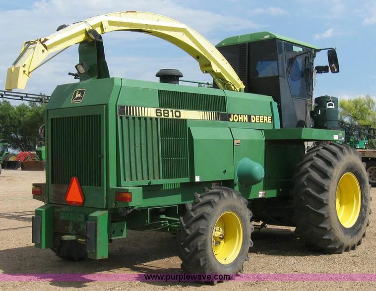 image for item 6883 1997 John Deere 6810 self-propelled forage harvester