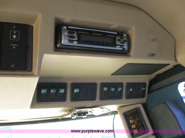 image for item 6883 1997 John Deere 6810 self-propelled forage harvester