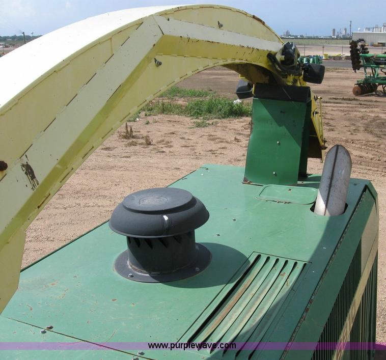 image for item 6883 1997 John Deere 6810 self-propelled forage harvester