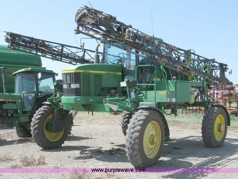 image for item 6889 1999 John Deere 4700 self propelled sprayer
