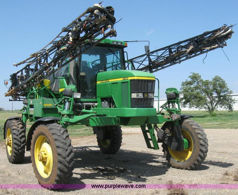 image for item 6889 1999 John Deere 4700 self propelled sprayer