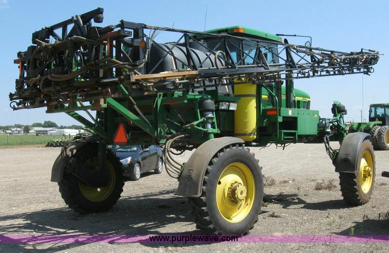 image for item 6889 1999 John Deere 4700 self propelled sprayer
