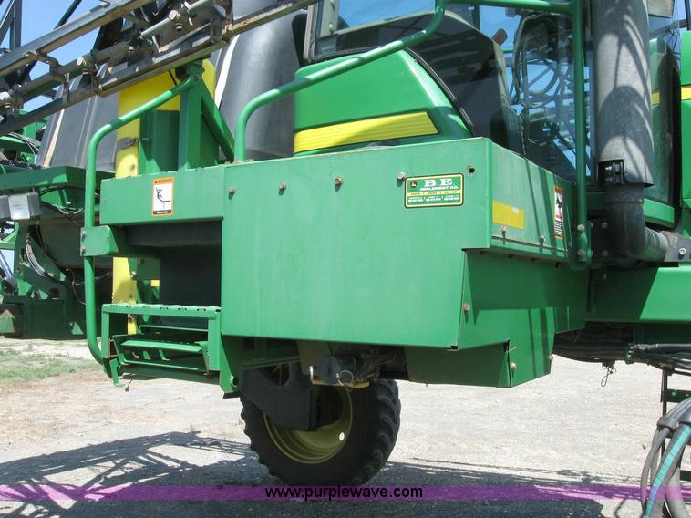 image for item 6889 1999 John Deere 4700 self propelled sprayer