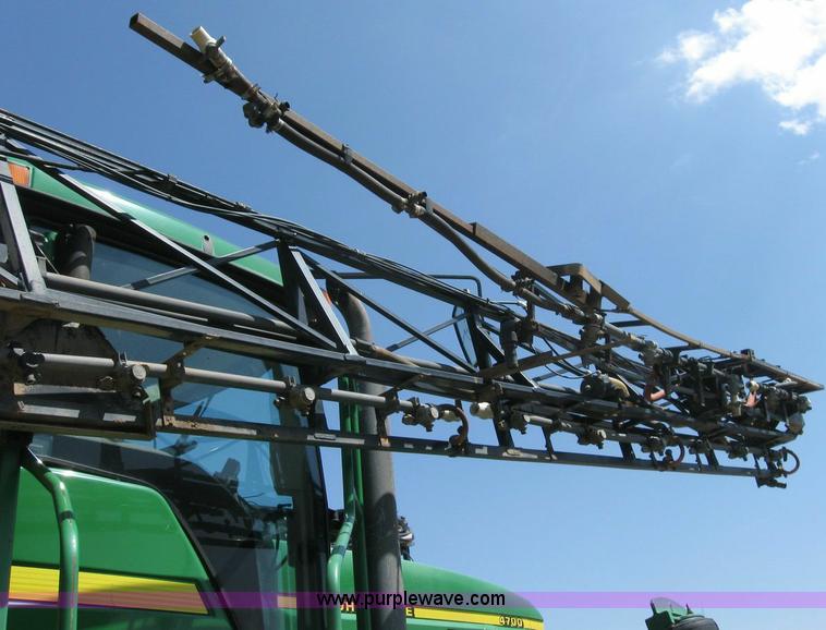image for item 6889 1999 John Deere 4700 self propelled sprayer
