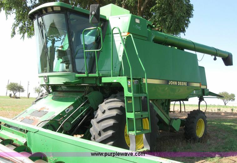 image for item 6890 1989 John Deere 9600 combine