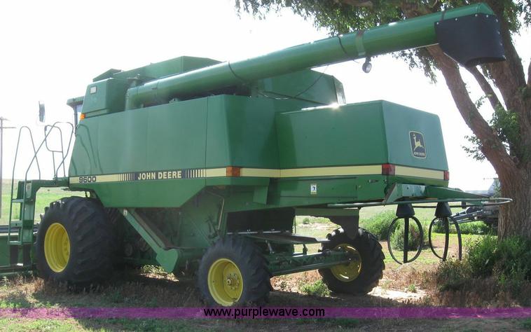 image for item 6890 1989 John Deere 9600 combine