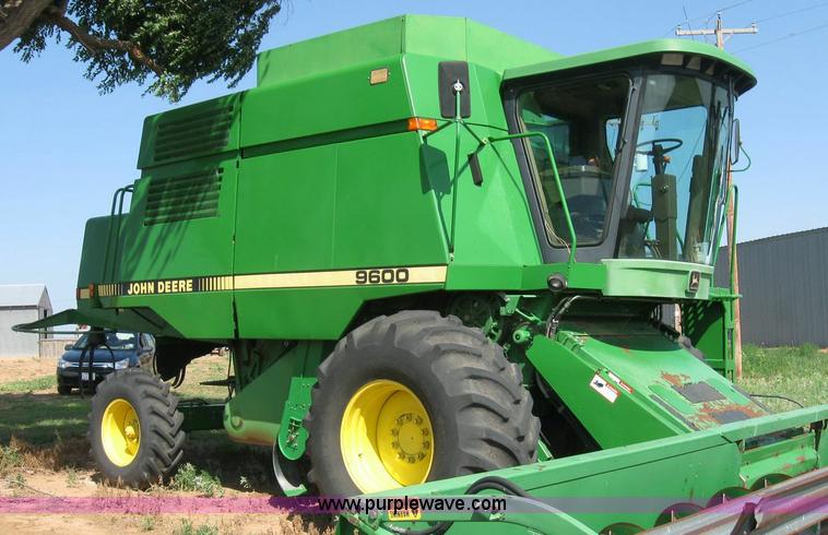 image for item 6890 1989 John Deere 9600 combine