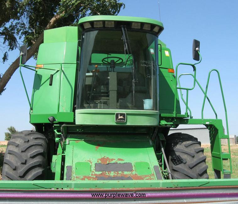 image for item 6890 1989 John Deere 9600 combine