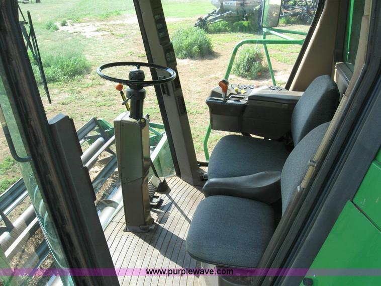 image for item 6890 1989 John Deere 9600 combine