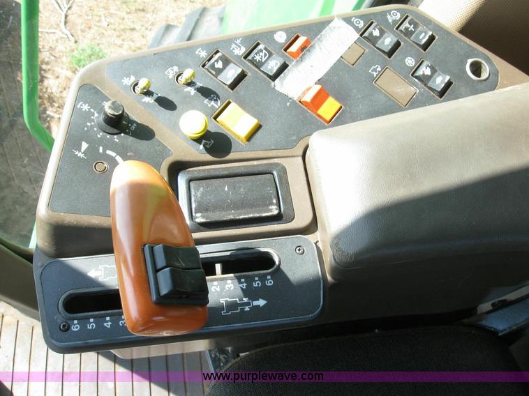 image for item 6890 1989 John Deere 9600 combine