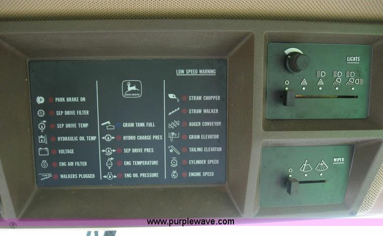 image for item 6890 1989 John Deere 9600 combine