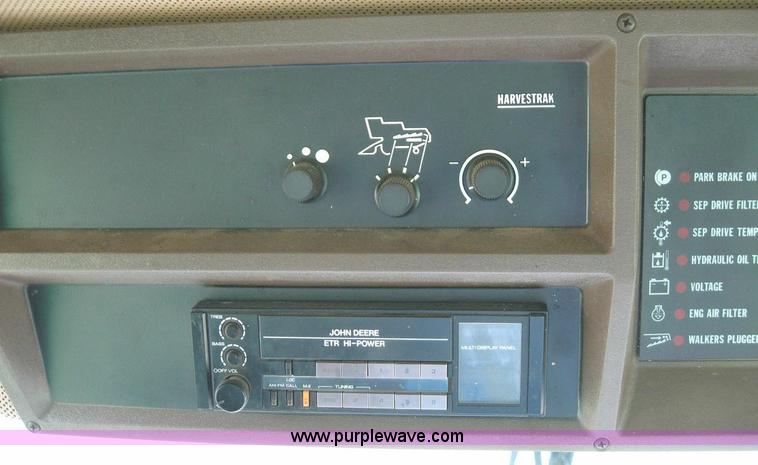 image for item 6890 1989 John Deere 9600 combine