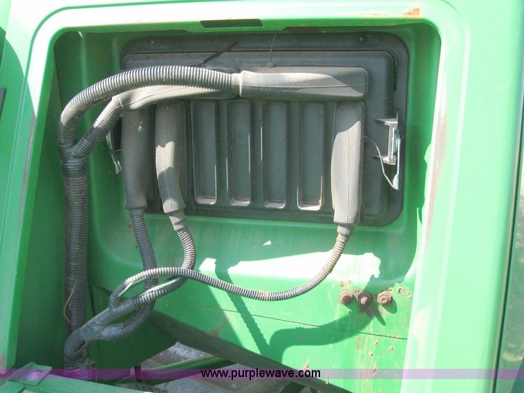 image for item 6890 1989 John Deere 9600 combine