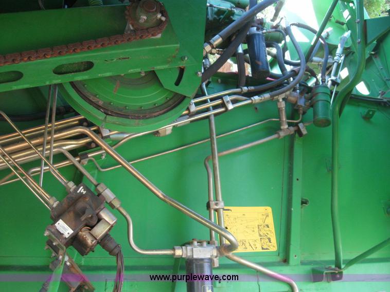 image for item 6890 1989 John Deere 9600 combine
