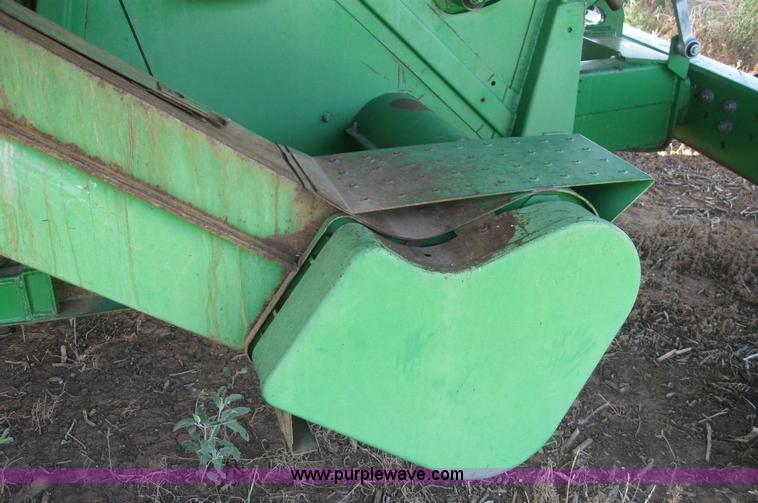 image for item 6890 1989 John Deere 9600 combine