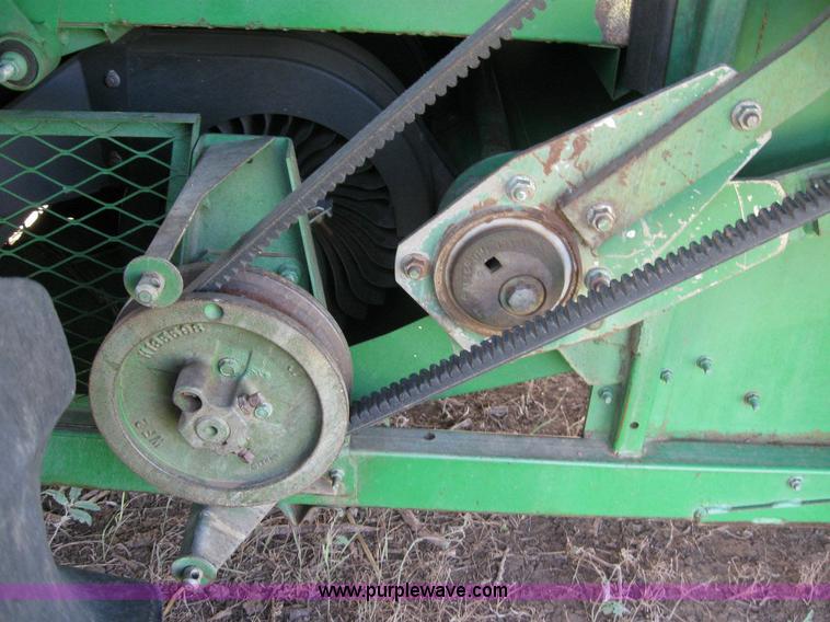 image for item 6890 1989 John Deere 9600 combine