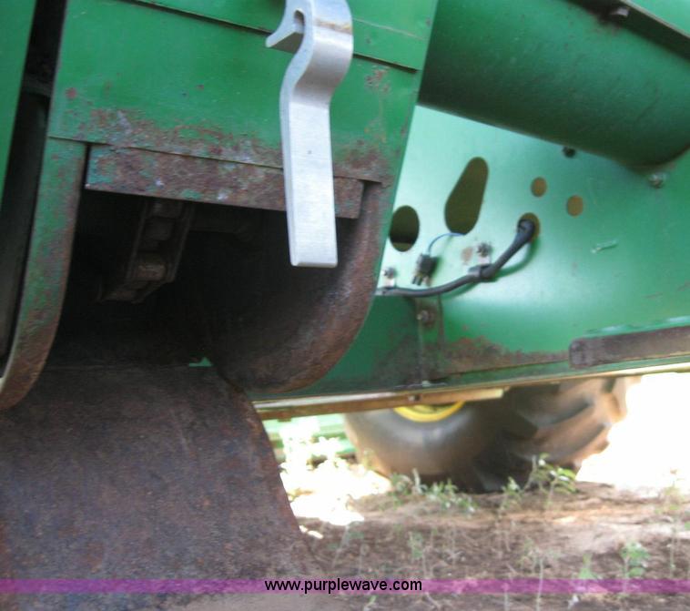 image for item 6890 1989 John Deere 9600 combine