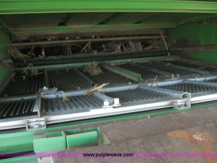 image for item 6890 1989 John Deere 9600 combine