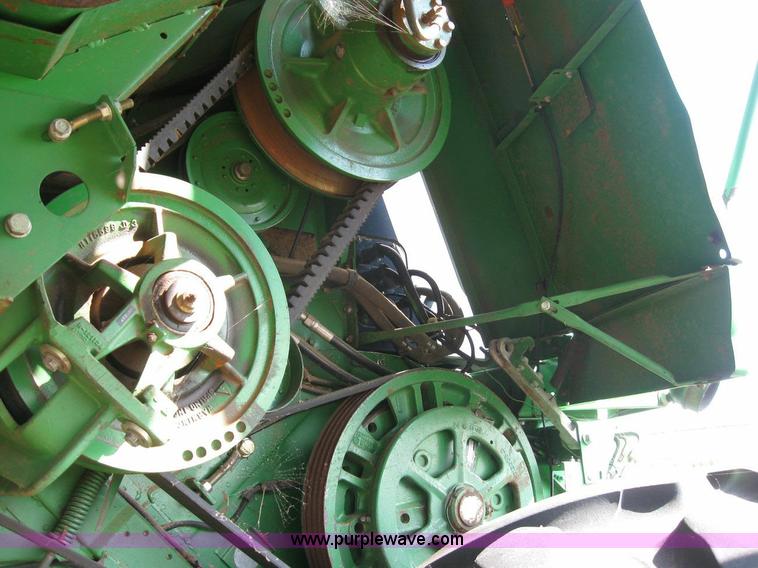 image for item 6890 1989 John Deere 9600 combine