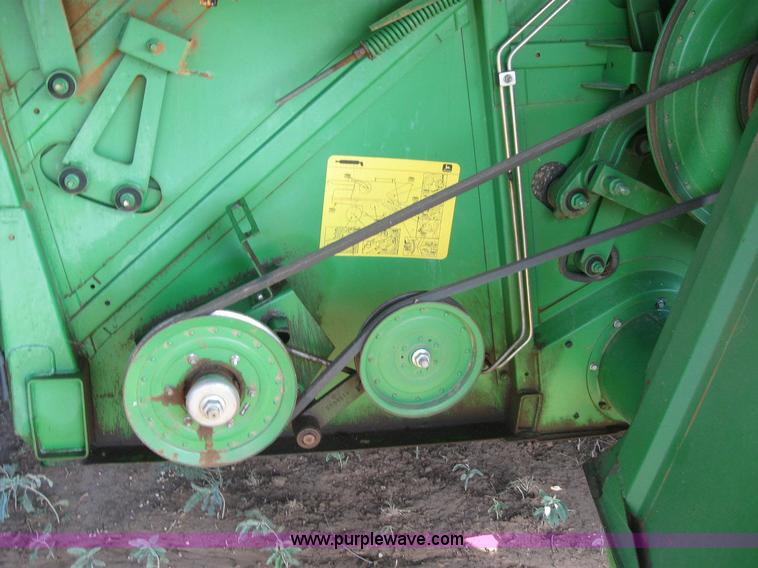 image for item 6890 1989 John Deere 9600 combine