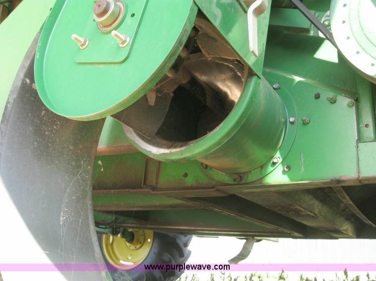 image for item 6890 1989 John Deere 9600 combine