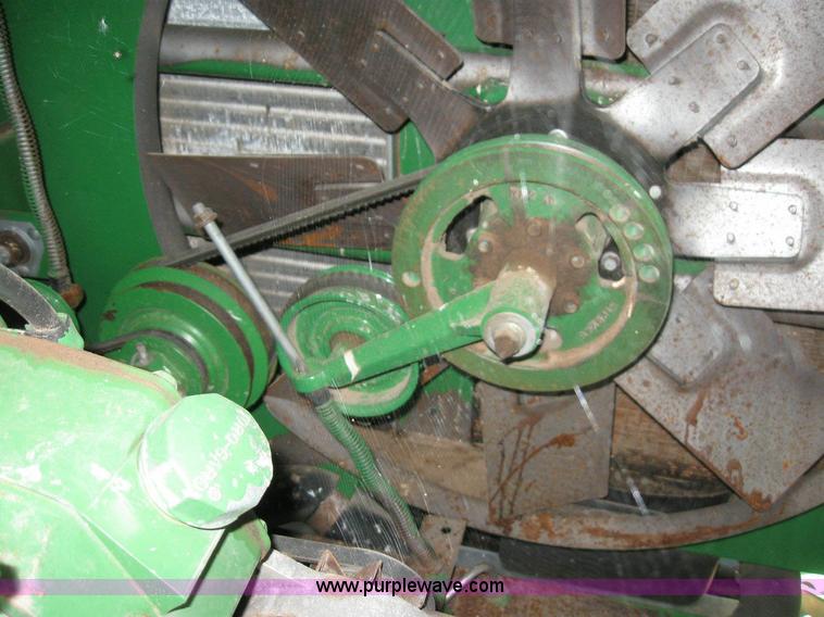 image for item 6890 1989 John Deere 9600 combine