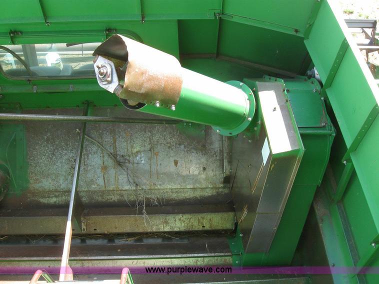 image for item 6890 1989 John Deere 9600 combine