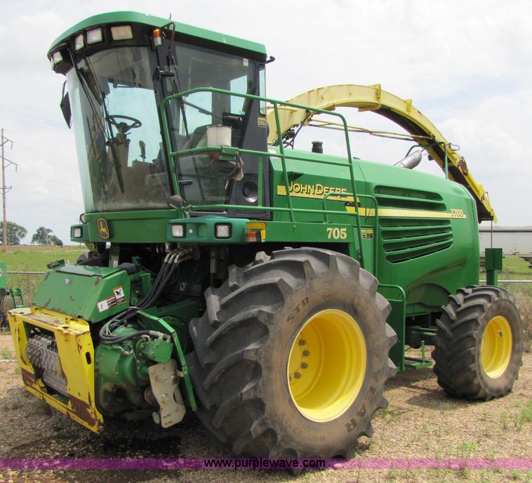 image for item 6904 2004 John Deere 7700 self-propelled forage harvester