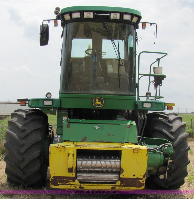 image for item 6904 2004 John Deere 7700 self-propelled forage harvester