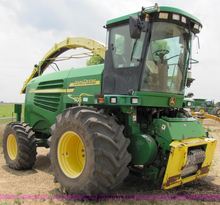 image for item 6904 2004 John Deere 7700 self-propelled forage harvester