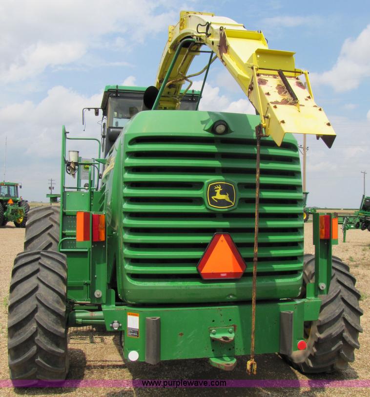 image for item 6904 2004 John Deere 7700 self-propelled forage harvester
