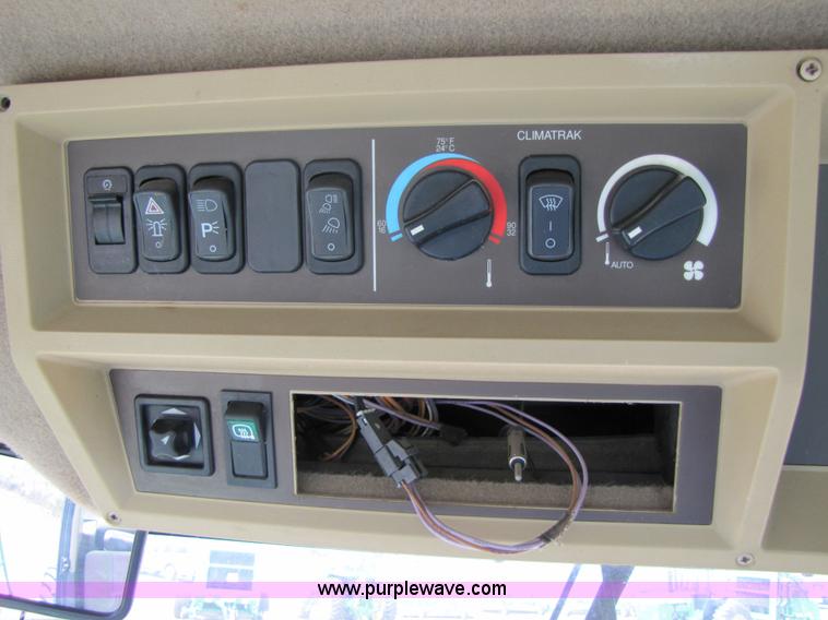 image for item 6904 2004 John Deere 7700 self-propelled forage harvester